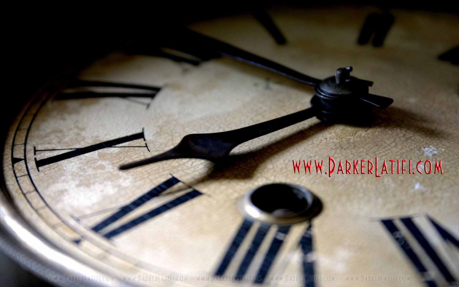 ساعت کار فروشگاه پارکر لطیفی در بهار 1392