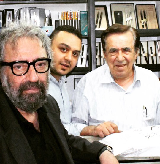 مسعود کیمیایی و اصغر لطیفی در فروشگاه پارکر لطیفی