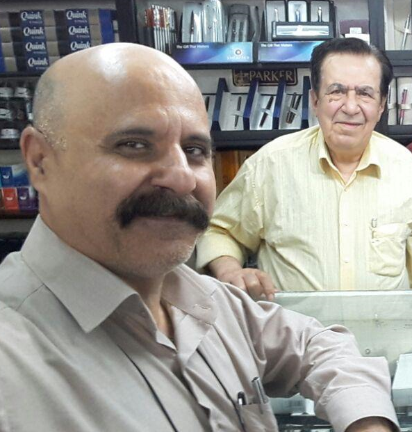 سهیل محمودی و اصغر لطیفی در فروشگاه پارکر لطیفی