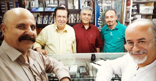 سهیل محمودی, اسرافیل شیرچی, اصغر لطیفی, فرخ لطیفی, فرشید لطیفی, در فروشگاه پارکر لطیفی