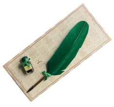 قلم پر سبز همراه با جوهر